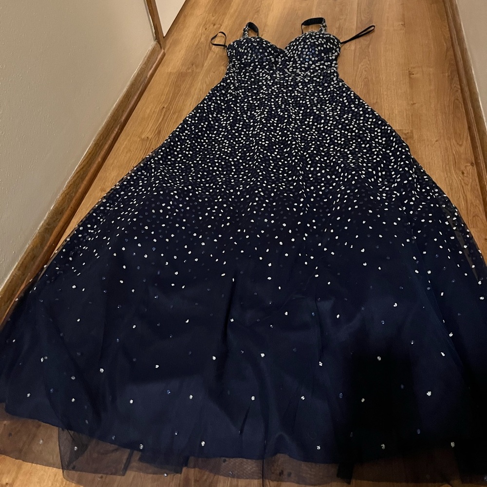 Navy blue and silver Trixxi prom dress!! (Juniors Size 5)